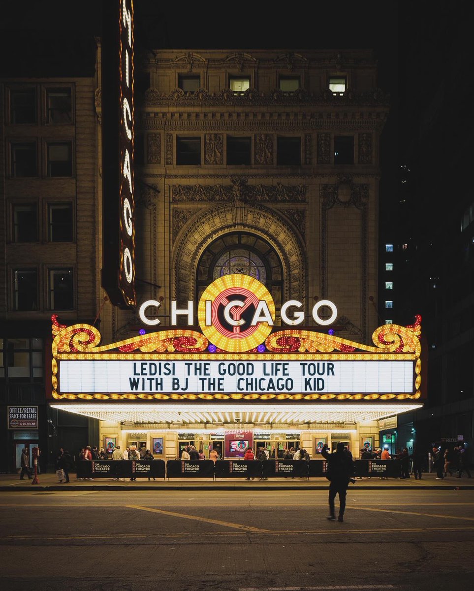 ChicagoTheatre tweet picture