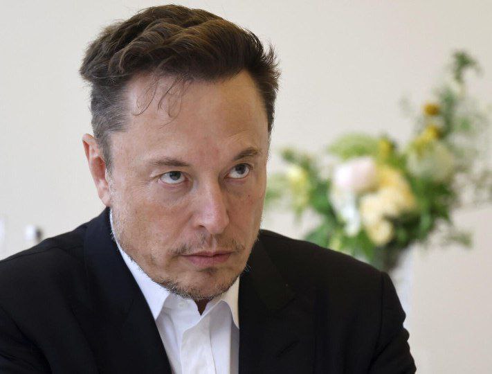 SprinterPress's tweet photo. American billionaire Elon Musk:

It was a tragic loss of life for Ukraine to attack a larger army that had deeper defenses, minefields, and more powerful artillery. If this conflict continues, Ukraine will lose the city of Odessa. The longer this conflict lasts, the more territory Russia will gain.
