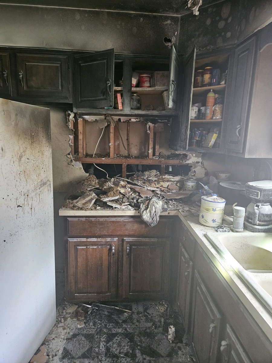 rohrerstown67's tweet image. #Engine671 made quick work of a first due kitchen fire this morning. First arriving units found a single story home with smoke showing in the 900blk of Irwin Ave. The incident was held to #Engine671 and #Tower642 
#rohrerstownfire #engineco #keepitclassy #pierce #arrowxt