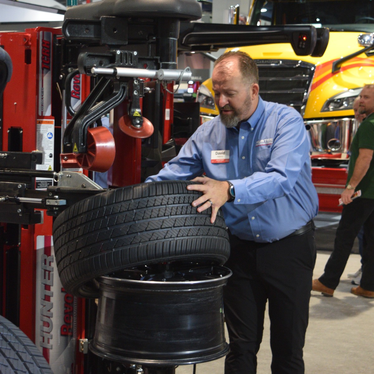 Think you know South Hall? 🤔 Explore the latest wheel, tire, and tool innovations at the SEMA Show in South Hall! See cutting-edge tools and equipment that empower your business! Check it out in '24 at semashow.com! #SEMAShow #WheelAndTire #AutomotiveTools