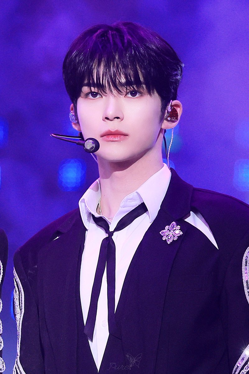 231225 햄냥이 리더🐹
#제로베이스원 #ZEROBASEONE #SUNGHANBIN #성한빈 #만우절