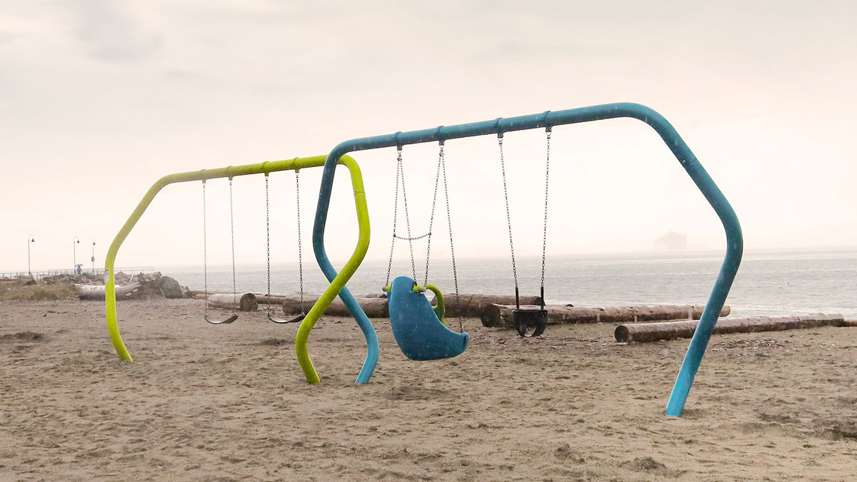 Have you spotted this addition to Dundarave Park? These new swings were recently installed on the beach and have a perfect view of the water. #WestVan #Dundarave