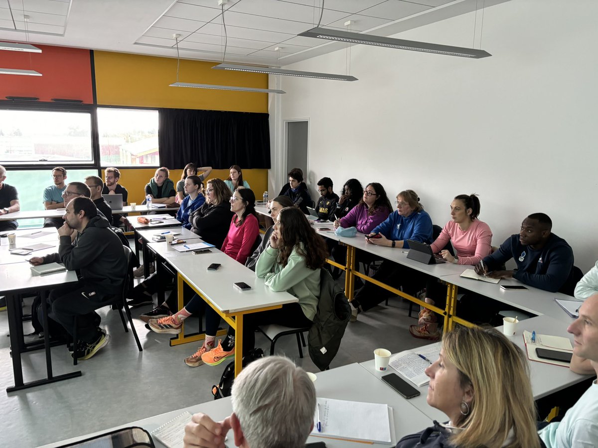 thib_deschamps's tweet photo. 🔊#Formations #Athlétisme 🏃🏿♀️🏃🏻♂️🤩
+70 entraîneurs des clubs d’#Athlé @hautsdefrance mobilisés du 30/03 au 04/04 #leval et @ArenaLievin pour ↗️ leurs compétences #éducation #jeunes #performance #sportsanté 👊👏😊@LigueHDFA @FFAthletisme @PresidentFFA @LamblinPhilippe @YannVaillant https://t.co/rR4gPcQK52
