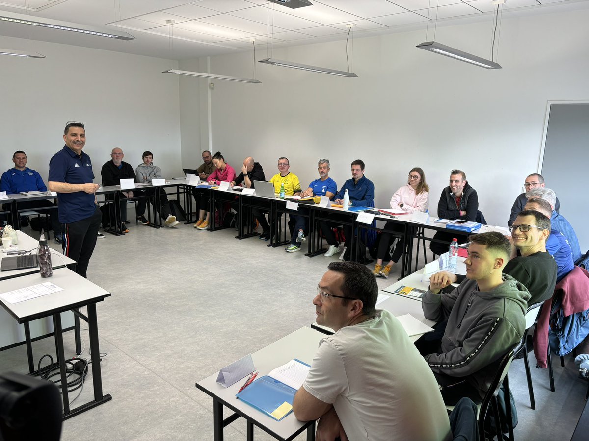 thib_deschamps's tweet photo. 🔊#Formations #Athlétisme 🏃🏿♀️🏃🏻♂️🤩
+70 entraîneurs des clubs d’#Athlé @hautsdefrance mobilisés du 30/03 au 04/04 #leval et @ArenaLievin pour ↗️ leurs compétences #éducation #jeunes #performance #sportsanté 👊👏😊@LigueHDFA @FFAthletisme @PresidentFFA @LamblinPhilippe @YannVaillant https://t.co/rR4gPcQK52