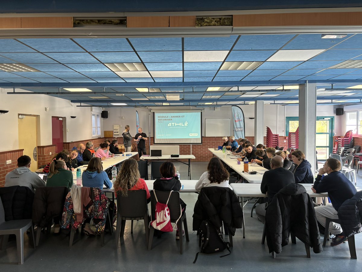 thib_deschamps's tweet photo. 🔊#Formations #Athlétisme 🏃🏿♀️🏃🏻♂️🤩
+70 entraîneurs des clubs d’#Athlé @hautsdefrance mobilisés du 30/03 au 04/04 #leval et @ArenaLievin pour ↗️ leurs compétences #éducation #jeunes #performance #sportsanté 👊👏😊@LigueHDFA @FFAthletisme @PresidentFFA @LamblinPhilippe @YannVaillant https://t.co/rR4gPcQK52