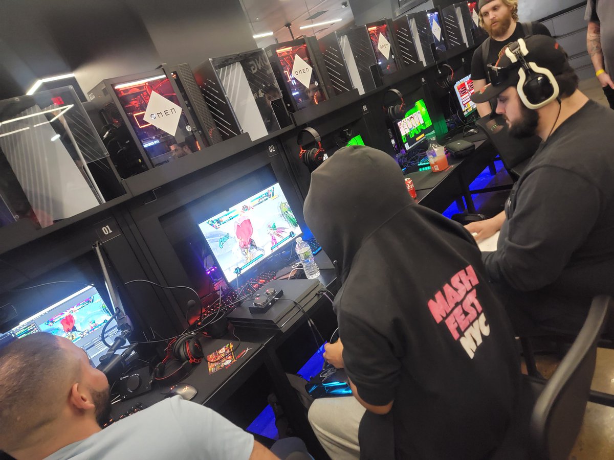 FrankieG7Chi's tweet image. Last year I ran a tournament close by CB and got 100+ people to show for DBFZ&Umvc3. Unfortunately the venue I ran it at shut down.
Looking for an alternative, I asked the hotel I work at, "Hey, can I host a gaming event here?" Not a problem!
I bring you guys "ComboStarter"!