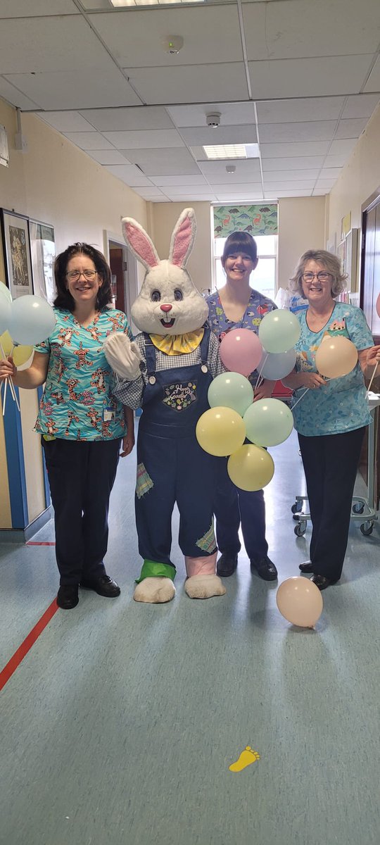 Great egg..citement today with a special visit from the Easter Bunny to Sligo University Hospital. Wishing all our patients and our staff working today a very Happy Easter 🐣 @GeorginaKilcoy3 @MauraHeffernan2 @Lorraine051409 @Siobhainodon @siobhanmh @CatherineGlanc3