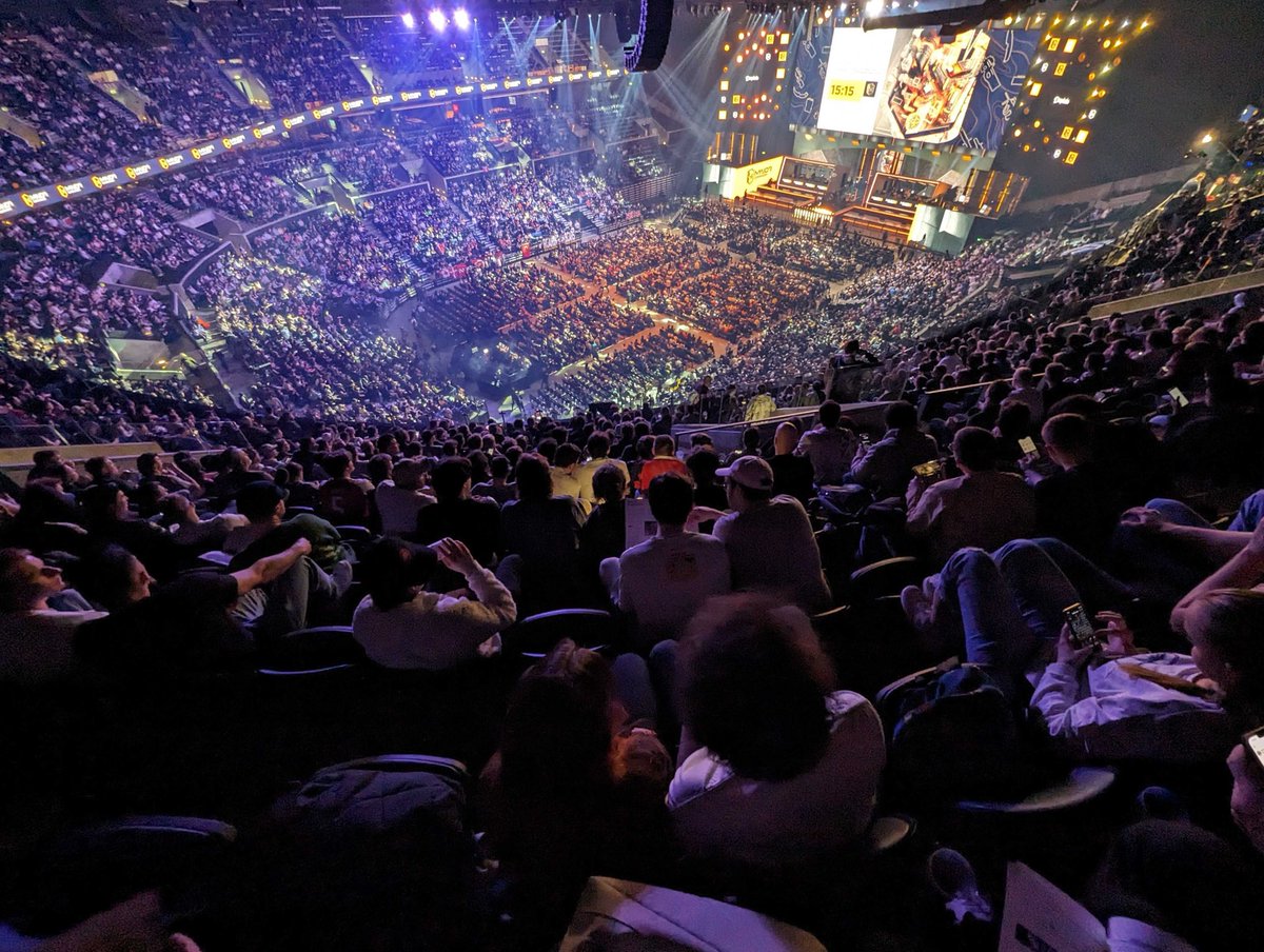 Good evening from sold out Royal Arena where <a href="/FaZeClan/">FaZe Clan</a> and <a href="/natusvincere/">NAVI</a> will play for Counter-Strike 2’s first Major Championship.