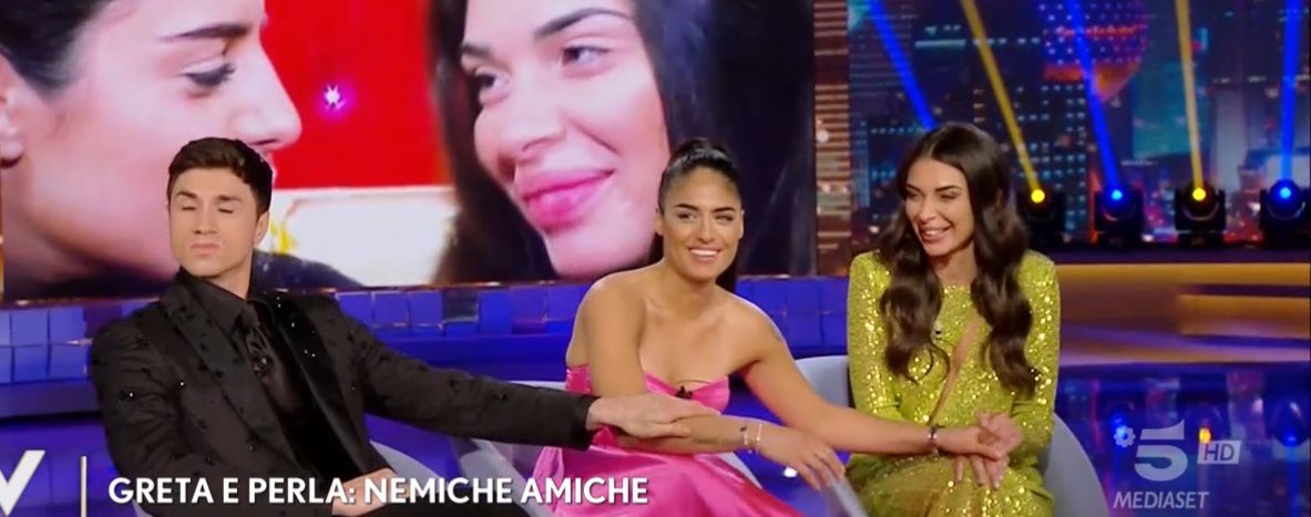 leva quella manaccia lurida schifoso di merda