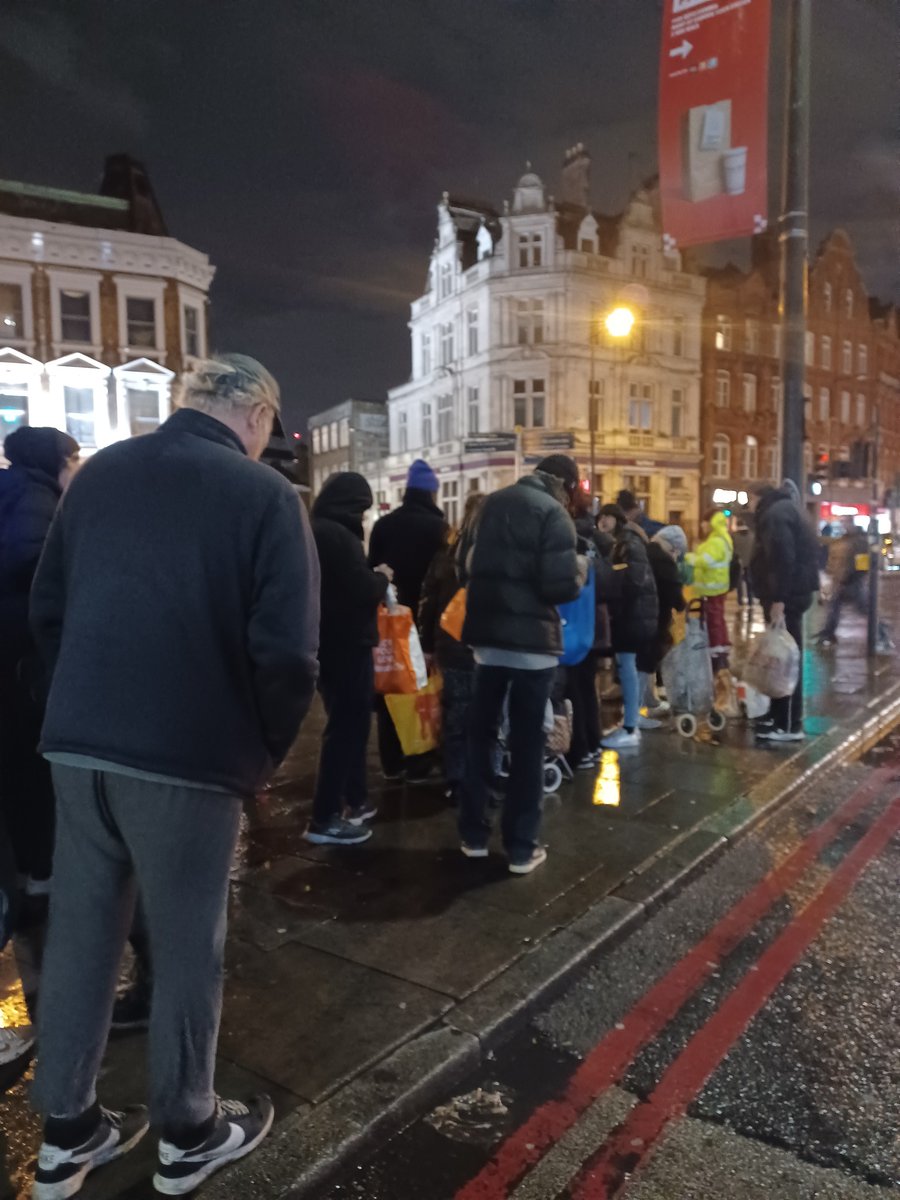 Last Friday night @streetskitchen #Camden a guy came up to me & said 'Respect for what you do. Whatever happened to the government's promise to end #roughsleeping?' I replied - 'They broke it.' We're back by the tube tonight from 7.30pm with 🍴🫖&❤️for our friends. #GiveAShift