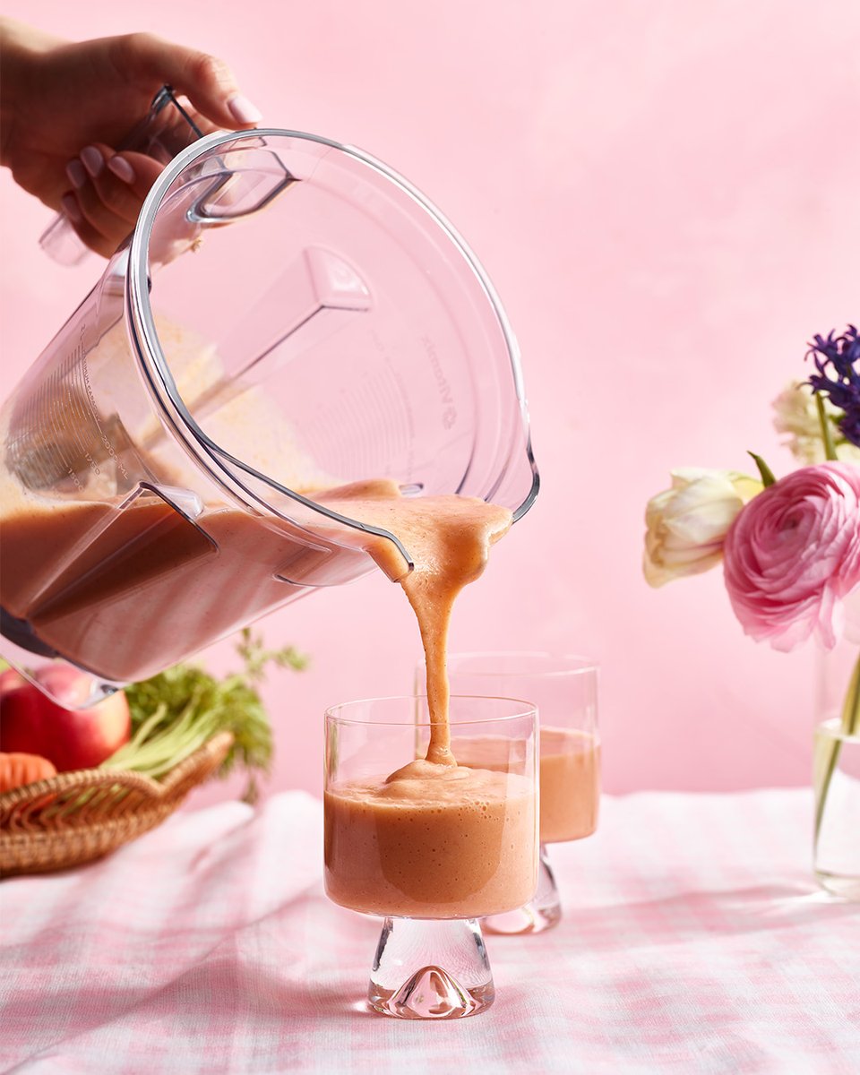 🥕This Spiced Carrot Cake Smoothie is dessert in a glass! 🐰 Hop to the recipe here: spr.ly/6019ZSEEz #vitamix #myvitamix #LovedforLifetimes #smoothie