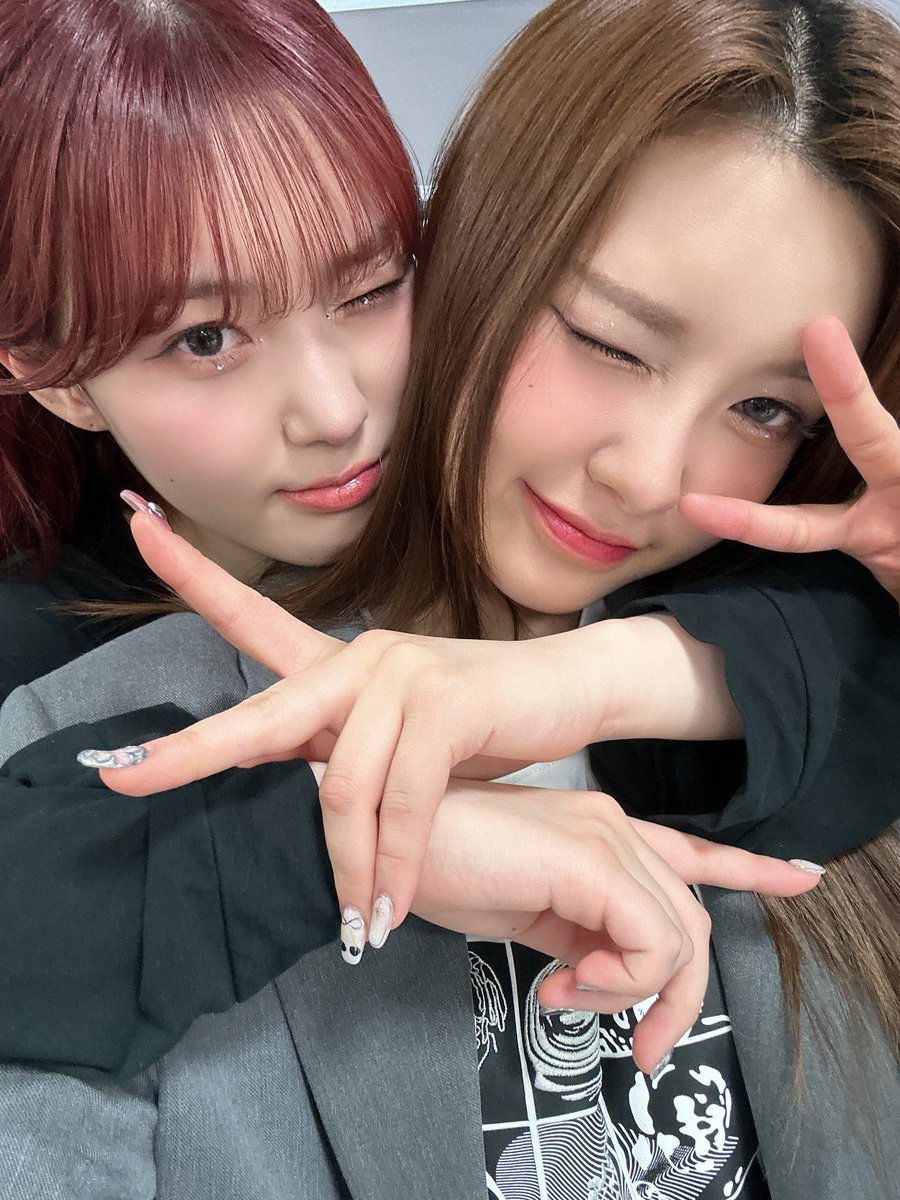 chaehyunfairy's tweet photo. my chaeda babies 🥺 https://t.co/jSGtaYsUf7