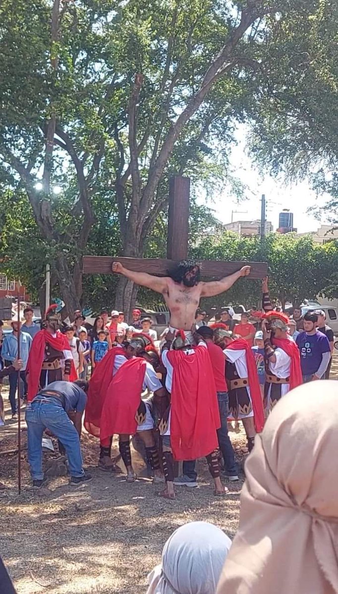 En Villarica crucificaron a Sansón🤣🤣🤣🤣🤣🤣🤣