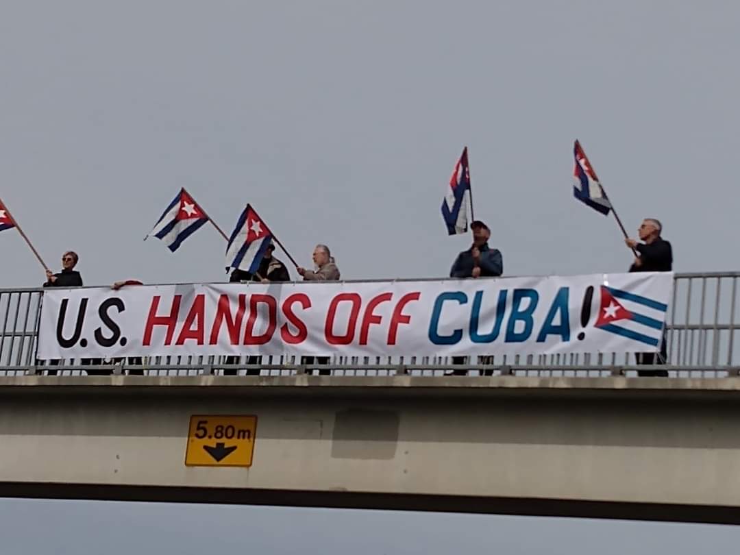 En Victoria, Canadá, también se demanda el fin de la política hostil de EEUU contra #Cuba. #MejorSinBloqueo #CubaNoEstáSola