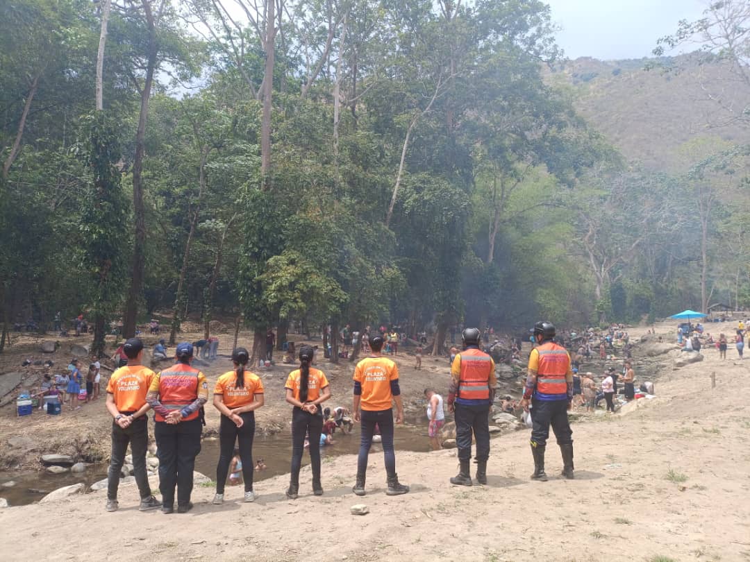 Plaza_C_Levanta's tweet photo. #VenezuelaPotenciaDePaz En esta Semana Mayor, el equipo de @pcplaza dio ejemplo de trabajo, mística y voluntad en cada evento religioso, centros de recreación y llamados de emergencia

#GuarenasSeLevanta
@Freddy_Rod13 
@HectoRodriguez
@NicolasMaduro
@PsuvMirandaVE https://t.co/4Zv7JnWApp