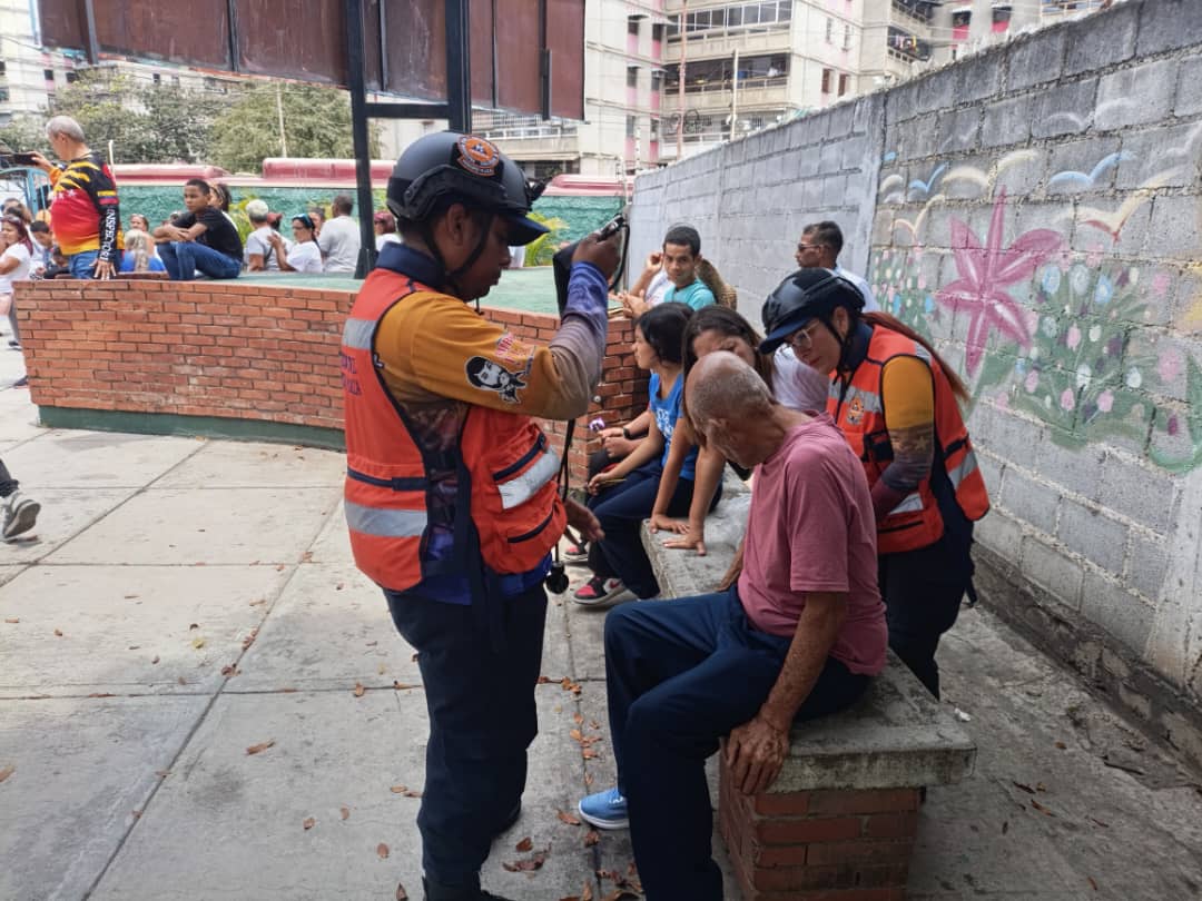 Plaza_C_Levanta's tweet photo. #VenezuelaPotenciaDePaz En esta Semana Mayor, el equipo de @pcplaza dio ejemplo de trabajo, mística y voluntad en cada evento religioso, centros de recreación y llamados de emergencia

#GuarenasSeLevanta
@Freddy_Rod13 
@HectoRodriguez
@NicolasMaduro
@PsuvMirandaVE https://t.co/4Zv7JnWApp