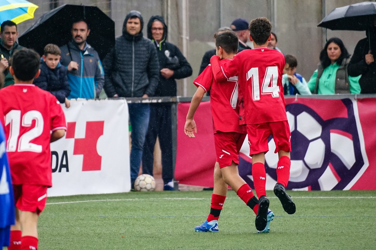 CMTorneo's tweet photo. ÚLTIMOS MOMENTOS aquí en la XV Edición del Torneo Ciudad de Murcia!!
Enhorabuena al @villarrealcf por la victoria‼️

Y muchísimas felicidades a todos los participantes 🫶 https://t.co/PPP3yWHE9S