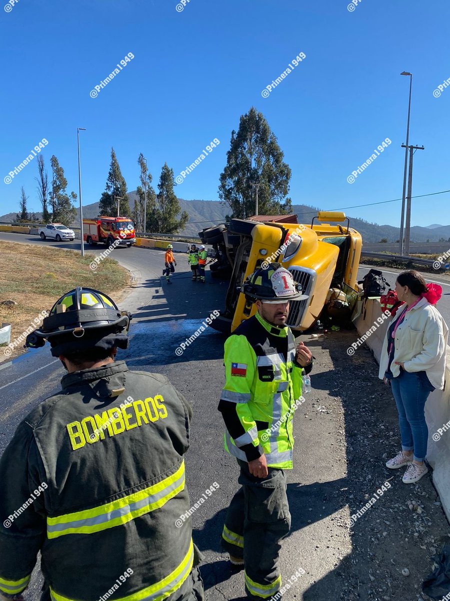 primera1949's tweet photo. Nuestra Compañia Trabajó en Volcamiento de Camión, Con Resultado de Un Lesionado. Ruta68 Enlace Algarrobo. https://t.co/hx5VJSdlDw