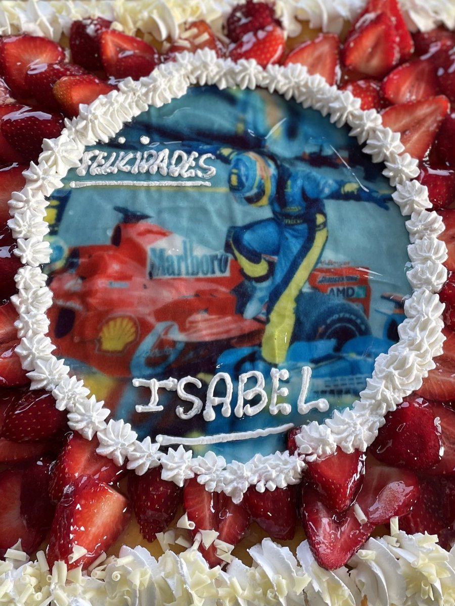 iportellano's tweet photo. Ayer fue mi cumple y tuve la mejor tarta del mundo mundial 🩵💛 https://t.co/xnXGzb0VT7