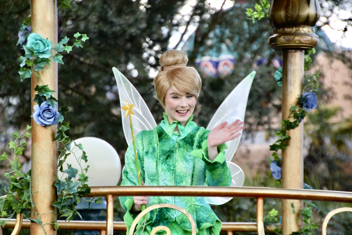 CharactersPBlog's tweet photo. A special guest star on today’s performance of "Disney Stars On Parade": Tinkerbell ✨ After all, anyone can be a princess! 

#Tinkerbell #PeterPan #Clochette #DisneyParade #DisneylandParis #DisneyParks #DisneyStarsOnParade https://t.co/KLBhdeHkKU