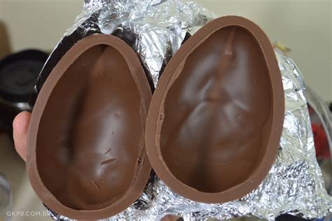 Domingo de Páscoa, dia de comer é partilhar ovos de Páscoa! Vc pode até não gostar de chocolate, mas me conta aqui o que vc quer de surpresa dentro desse ovo?

Vou começar: 
1. Saúde mental e menos ansiedade
2. Igualdade salarial
3. Fim da violência contra as mulheres
Continua!