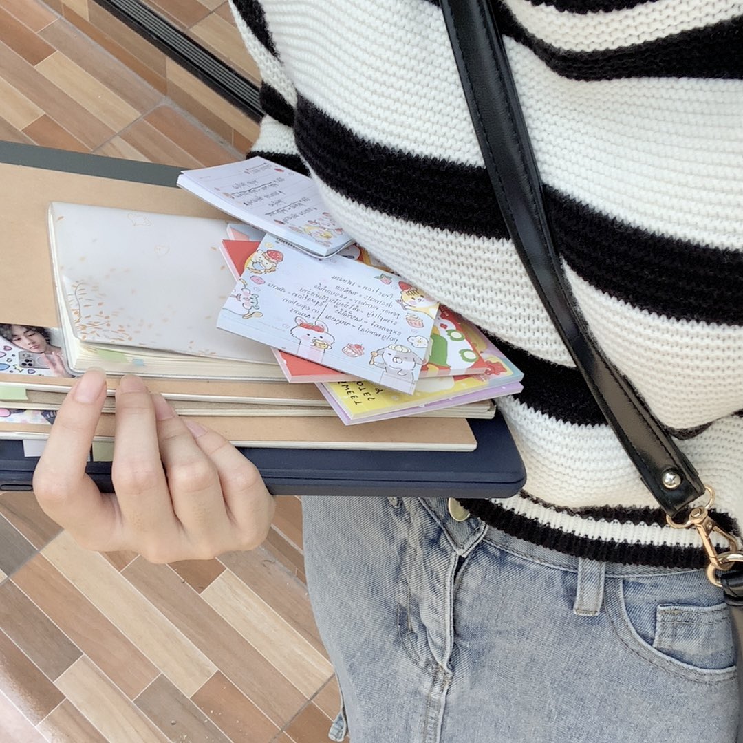ppwixstudyy's tweet photo. : ¨·.·¨ :
` ·. ꔫ March recap 🎧🌼🪴
เดือนนี้แบ่งเวลาได้ดีมาก ถึงจะอ่านหนังสือทุกวันแต่ก็ยังเอนจอยอยู่ เพราะแบ่งเวลาให้ตัวเองพักผ่อนด้วย ขอบคุณตัวเองที่ตั้งใจอ่านหนังสือ ในที่สุดก็สอบmathผ่านแล้วว ♡⸝⸝o̴̶̷᷄ ·̭ o̴̶̷̥᷅⸝⸝♡
#วันนี้dek68ทำอะไร #ppwixstudy https://t.co/GbEcoDgNOS