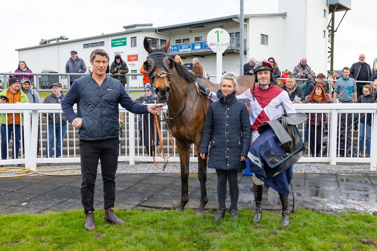 RACE 6 RESULT- Enjoy The Racing App For Free Handicap Chase (Class 5) 🥇Rouge De L’Quest 🥈Ballyrashane 🥉 Dentley De Mee Jockey: @richpatrick17 Trainer: @rebcurtis Owners: Mark Sherwood & Francis Reid