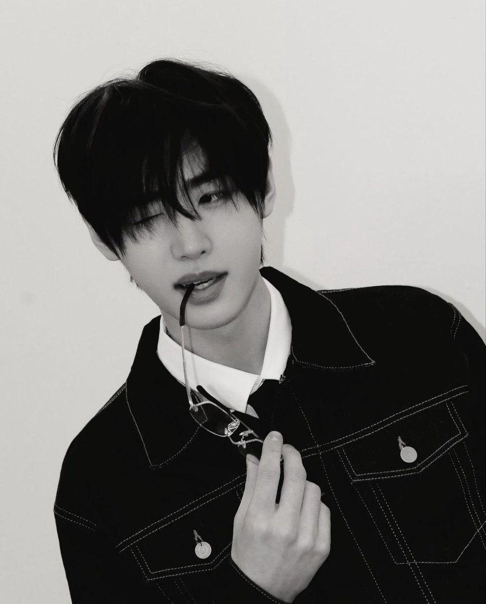 sunghoon562681's tweet photo. 地球割れました。 https://t.co/2LRKQ5wH3i