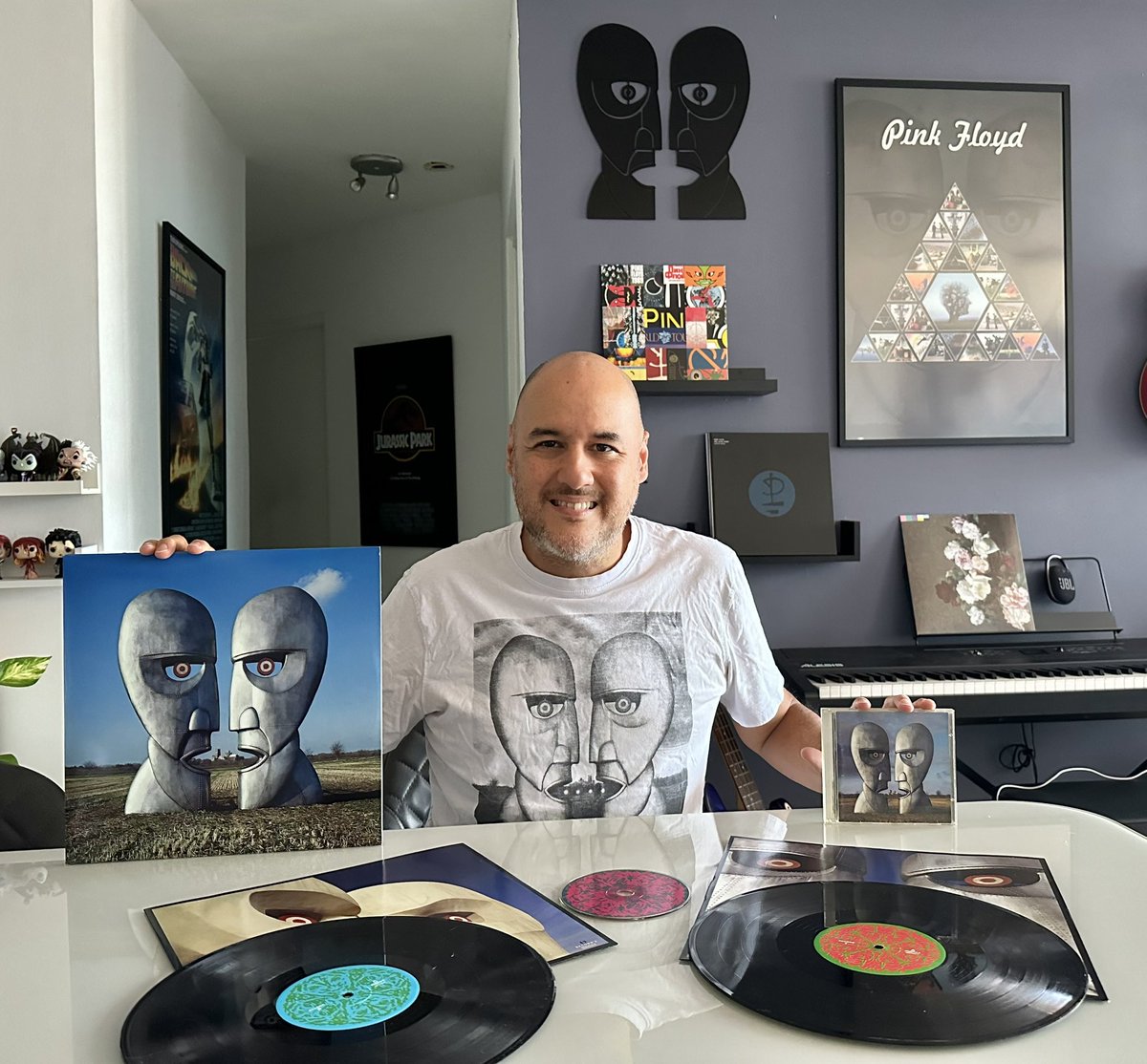 fabrorock's tweet photo. Celebrando los 30 años de #PinkFloyd #DivisionBell 🔔 #SundayRocks #FabroFacts https://t.co/GQkBevtPN4