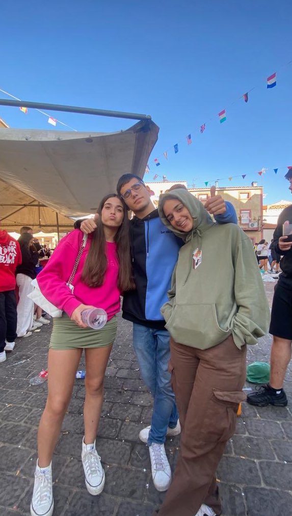 Marcos y lucia son mi mayor descubrimiento no les puedo querer mas <3