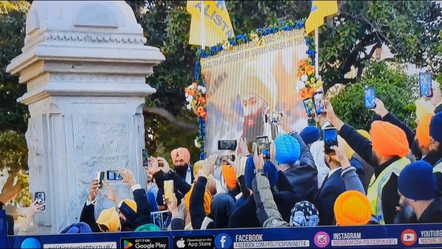 Portrait of our Quami Shaheed, Jathedar Gurdev Singh Kaunke unveiled before
🗳️🗳️🗳️ commences at the #KhalistanReferendum taking place in #Sacramento

Momentous day for Sikh people across the 🌎‼️

May Waheguru bless SFJ & all helpers working to Free Punjab from Indian occupation