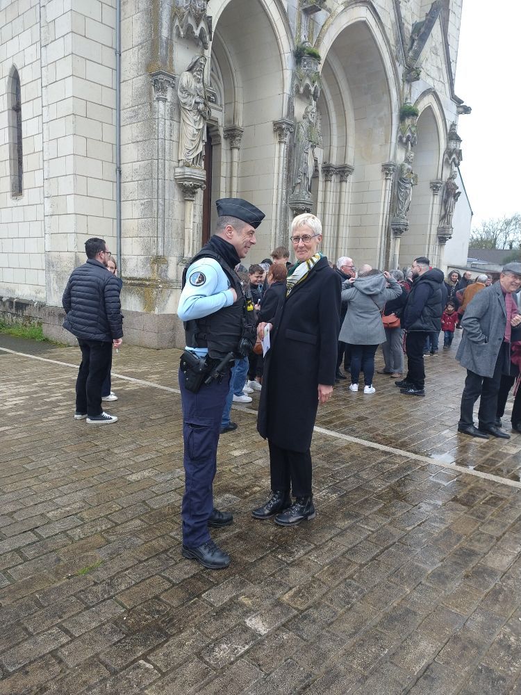 #Pâques2024 À #beaupréau et #behuard entre-autres, les gendarmes de @Gendarmerie_049 ont été mobilisés tout au long de ce week-end pascal pour assurer la sécurisation des offices et des lieux de culte. #NotreEngagementVotreSécutité