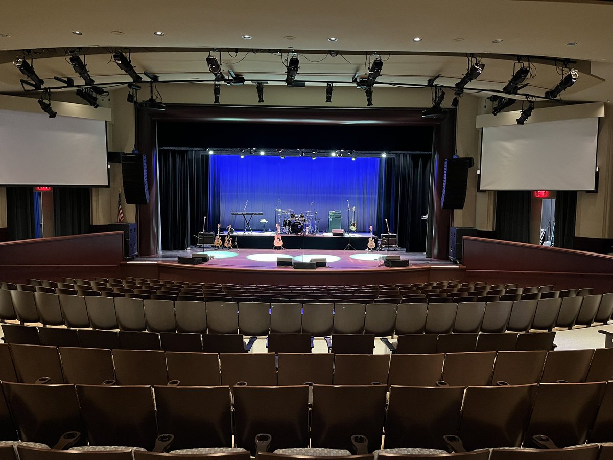 LetGoMoses's tweet photo. Hello Everyone!!!! This last Thursday, Space Oddity performed at Cultural Center at Ocean Reef in North Key Largo, Florida. Here are a couple pics of the venue. https://t.co/TvLFjIo1D9