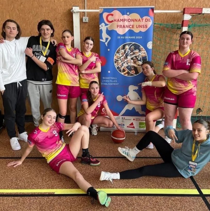 LyceeSchuman's tweet photo. Nos basketteuses ont eu la chance de participer au championnat de France UNSS basket qui a eu lieu à Cergy (ile-de-France) cette semaine.
Bravo à toutes pour avoir donné leur maximum 💪🏻🏀 https://t.co/C2BqRqMyt7