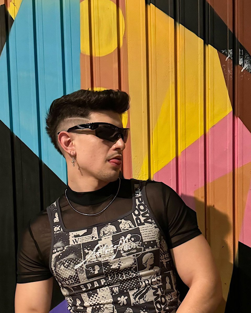 chemzih's tweet photo. The look is with the shades 🕶️🔗🪩 https://t.co/FrmYjANPUF