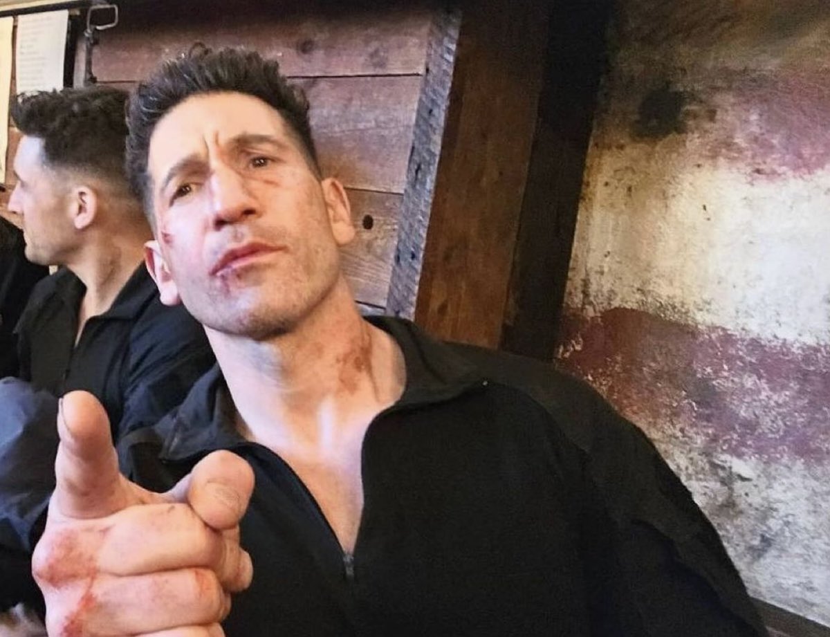 SagaMultiverse's tweet photo. First look at Jon Bernthal in costume as The Punisher for 'DAREDEVIL:
BORN AGAIN'.

The actor was seen taking a break from filming in NYC, alongside other people who were in costume and had fake blood https://t.co/FoPD8KARly