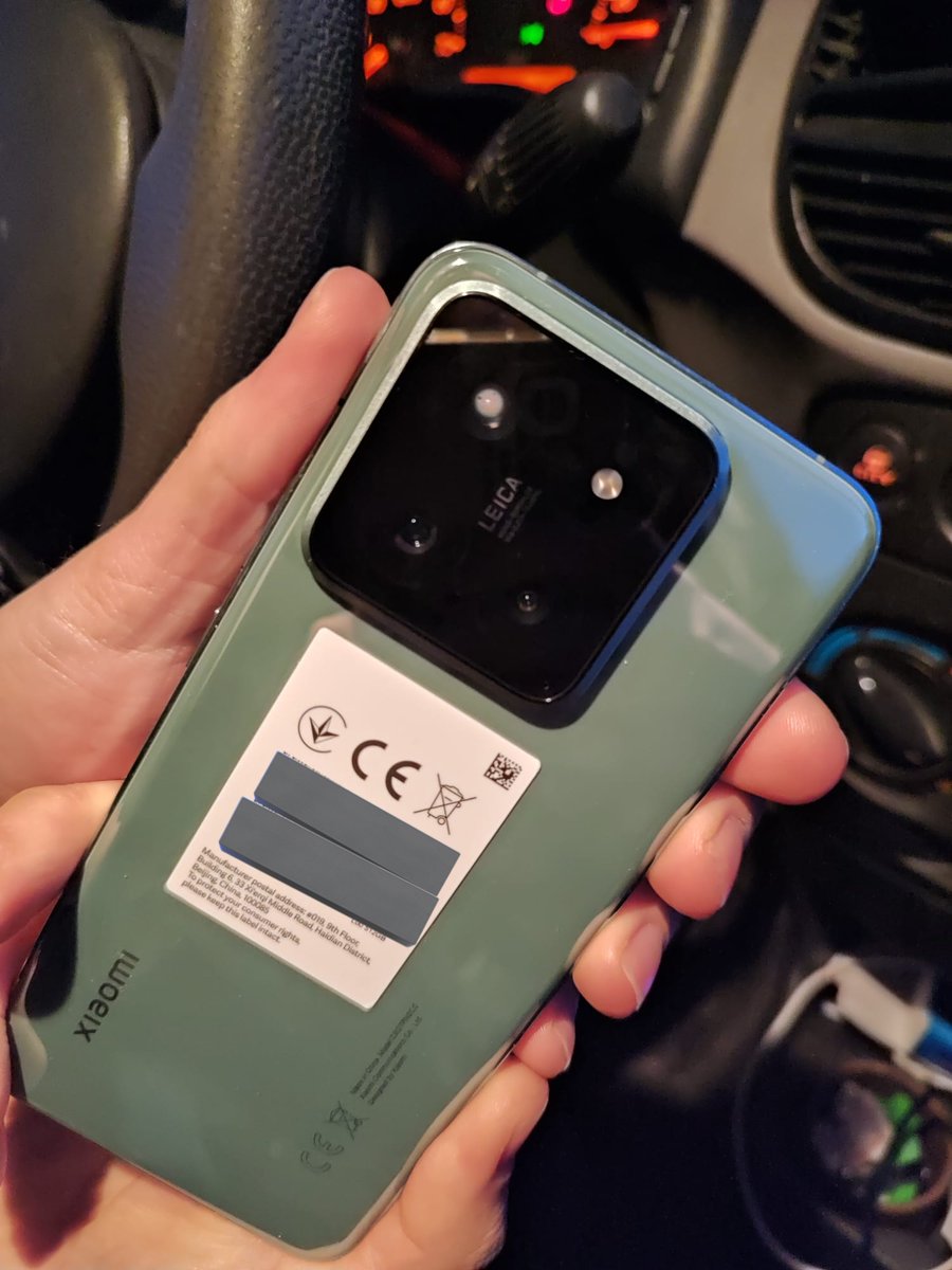 kiddrama_'s tweet photo. @XiaomiEspana me podéis indicar cómo es posible que en un móvil de 1000 euros no pueda hacer dos fotos en exterior porque tras dos minutos se ponen así las 3 cámaras si hago un par de fotos? https://t.co/6ATymLjPMW
