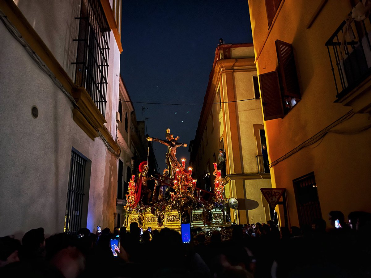 La @HdadBuenFin, redescubriendo Miguel Cid para las cofradías. Puro barrio de San Vicente. #SSantaSevilla24