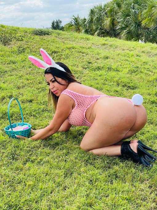 Happy Easter 🐰❤️ https://t.co/G90uGShf6x https://t.co/tK2VMiP3g6