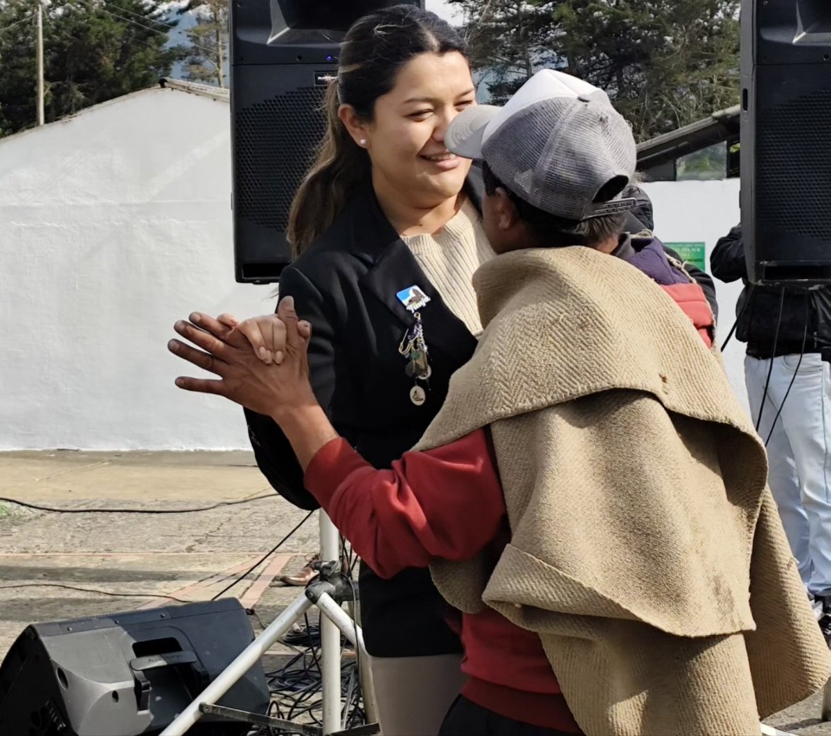 JessiealbaM's tweet photo. ¡Podría dedicarme a esto toda la #vida. #Gracias vereda La Hoya! 🤗

Con el talento local de @donnovenio vivimos una tarde maravillosa en una de las zonas más alejadas y abandonadas de #Tunja. https://t.co/7JBxgB56Xo