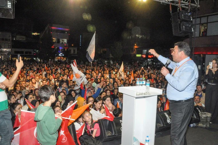 ozcanulupinar67's tweet image. Kavuştuk 🌹 birlikte daha yapacak çok işimiz, gidecek çok yolumuz var. Yeniden Büyük Devrek'i inşa edene kadar gece gündüz demeden çalışacağız. Bu başarı hepimizin!

#YenidenBüyükDevrek 
#GerçekBelediyecilik 
#Devrek 
#ÖzcanUlupınar