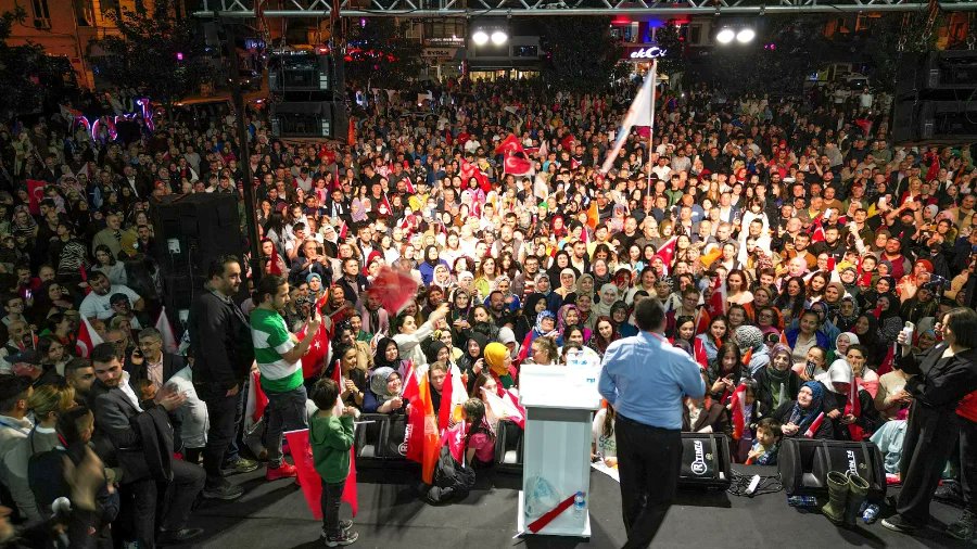 ozcanulupinar67's tweet image. Kavuştuk 🌹 birlikte daha yapacak çok işimiz, gidecek çok yolumuz var. Yeniden Büyük Devrek'i inşa edene kadar gece gündüz demeden çalışacağız. Bu başarı hepimizin!

#YenidenBüyükDevrek 
#GerçekBelediyecilik 
#Devrek 
#ÖzcanUlupınar