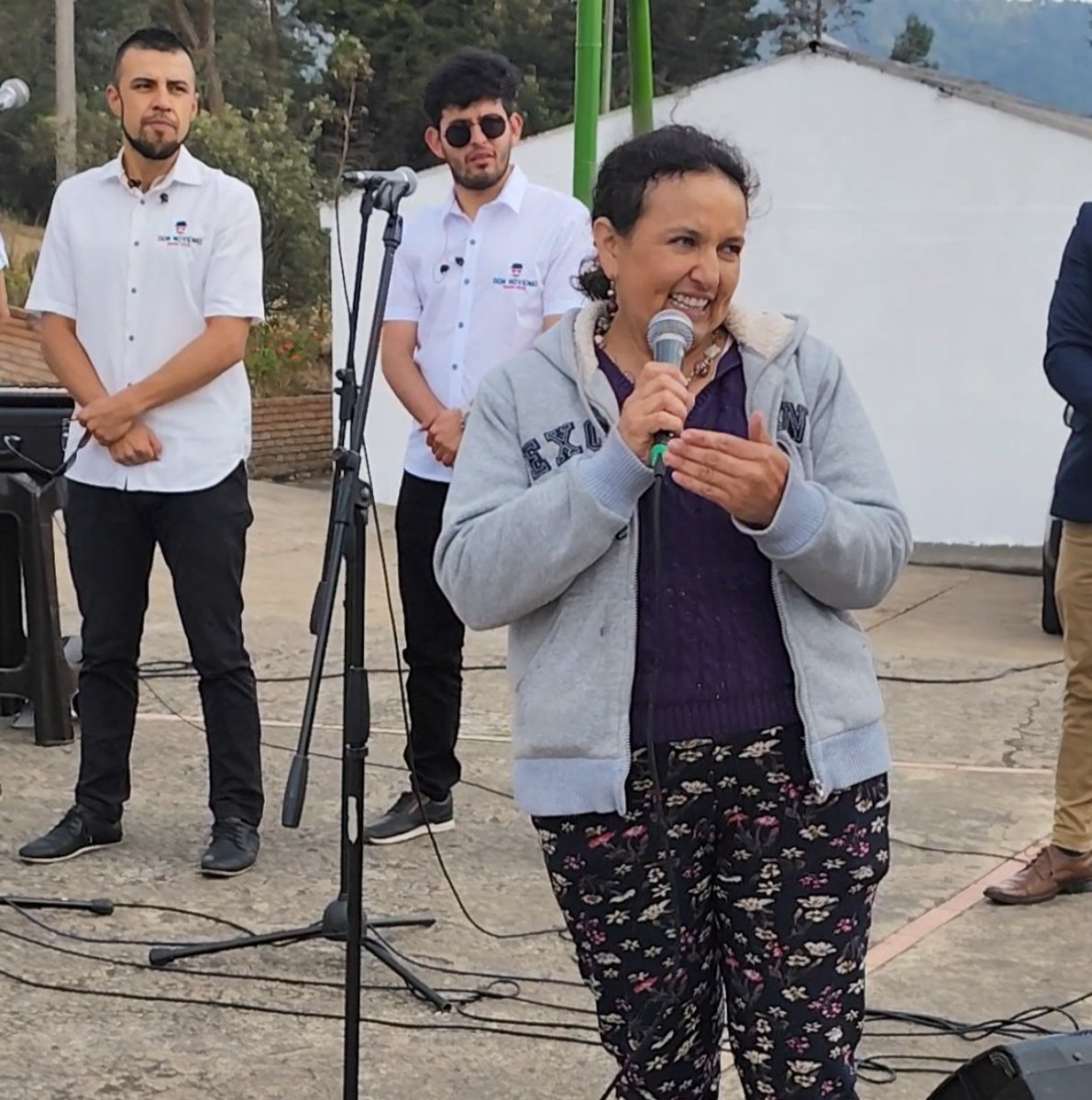 JessiealbaM's tweet photo. ¡Podría dedicarme a esto toda la #vida. #Gracias vereda La Hoya! 🤗

Con el talento local de @donnovenio vivimos una tarde maravillosa en una de las zonas más alejadas y abandonadas de #Tunja. https://t.co/7JBxgB56Xo
