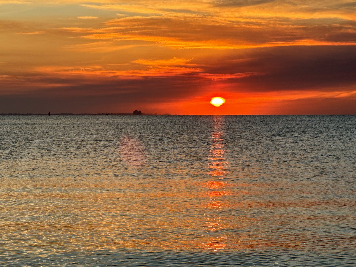 ng_nino's tweet photo. Beach sunset #aussie #beach #sundet #Easter #Sunday #photos #nature #me https://t.co/znKB8CD1N8