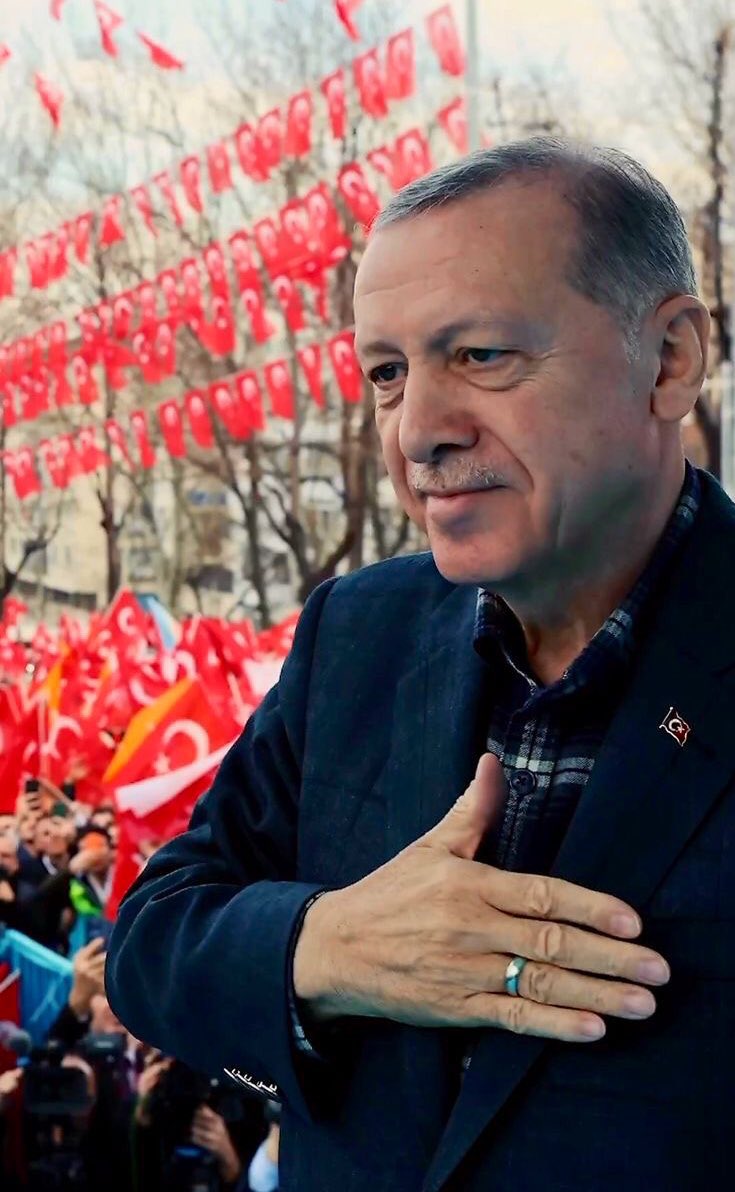 Yerimiz, duruşumuz ve tavrımız nettir. Konumumuz tam olarak liderimiz Recep Tayyip Erdoğan ’ın yanıdır. Yola revan olmaya devam, kutlu yürüyüşe devam ediyoruz… Yolumuz kutlu olsun.. @RTErdogan