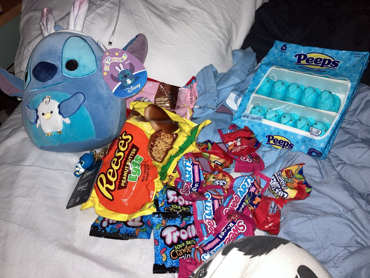 renntalus's tweet photo. First Easter without my oldest daughter 🥺. I had to priority mail her Easter goodies to Mount Edgecombe. Sadness!
#MEHS #easter2024 #boardingschool https://t.co/eyme5rsJyb