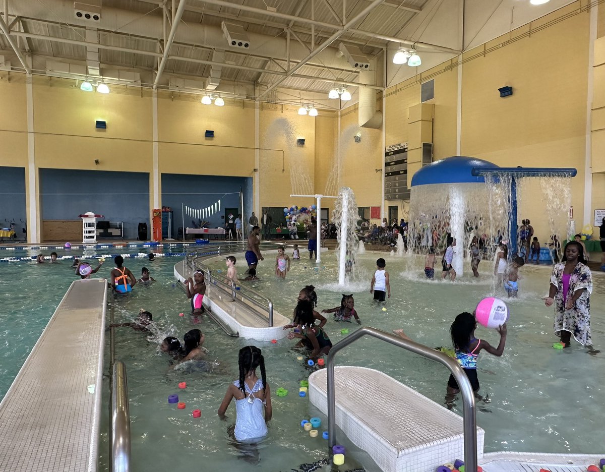 MEM_Parks's tweet photo. Happy Easter! We had an Easter egg hunt with an aquatic twist this month at the Hickory Hill pool. Our Aquatics Department put on an Easter Eggstravaganza filled with games, races, prizes, and more! 🐰 🐣 💦
#memphisparks #bestingreen https://t.co/fxUyeM0vMn