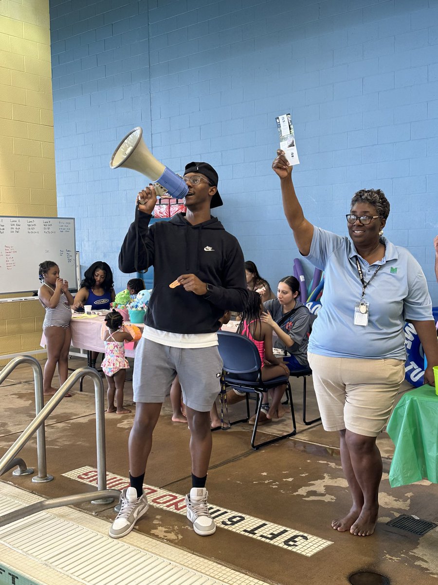 MEM_Parks's tweet photo. Happy Easter! We had an Easter egg hunt with an aquatic twist this month at the Hickory Hill pool. Our Aquatics Department put on an Easter Eggstravaganza filled with games, races, prizes, and more! 🐰 🐣 💦
#memphisparks #bestingreen https://t.co/fxUyeM0vMn