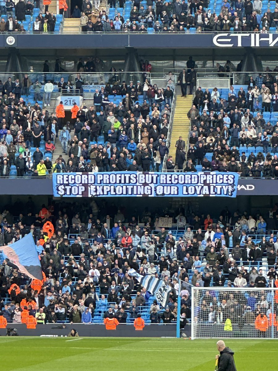 MarshallDeano's tweet photo. Not the result we want to today β¦ but we keep going @ManCity #ManCityVsArsenal #battleforthetop https://t.co/OhyMseOMbN