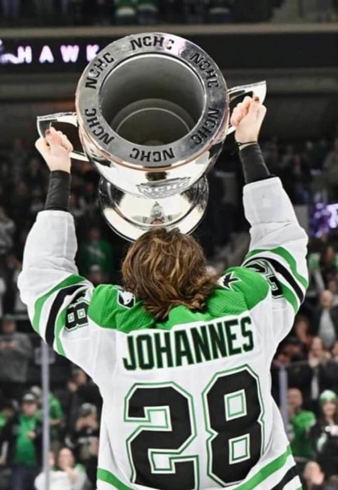 Hatrick2228's tweet photo. Raised by family. Led by God. I couldn’t be more proud of all you’ve achieved. Through perseverance, dedication, hard work, &amp; the heart of a Warrior, you earned your feathers 4 life!  #NODAK Thank you 💚@UNDmhockey @UNDsports @HunterJohannes  #bittersweet #28 https://t.co/5OUkD8bBG6